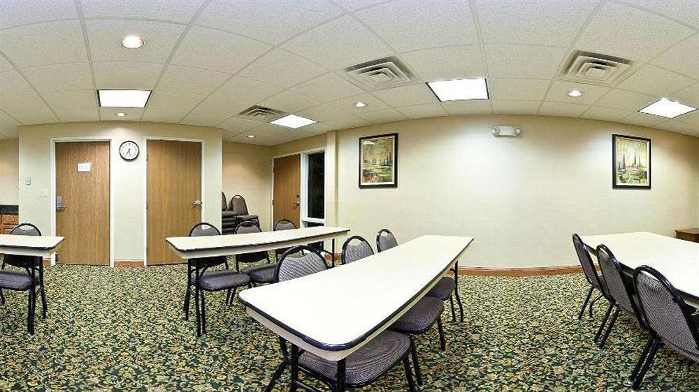 Holiday Inn Express & Suites Logan, An Ihg Hotel Esterno foto