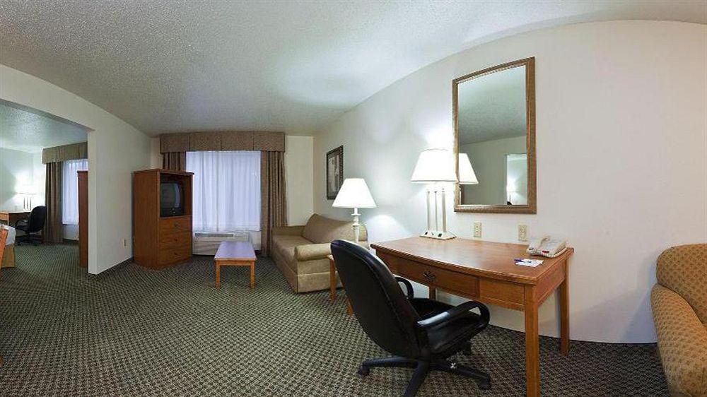 Holiday Inn Express & Suites Logan, An Ihg Hotel Esterno foto