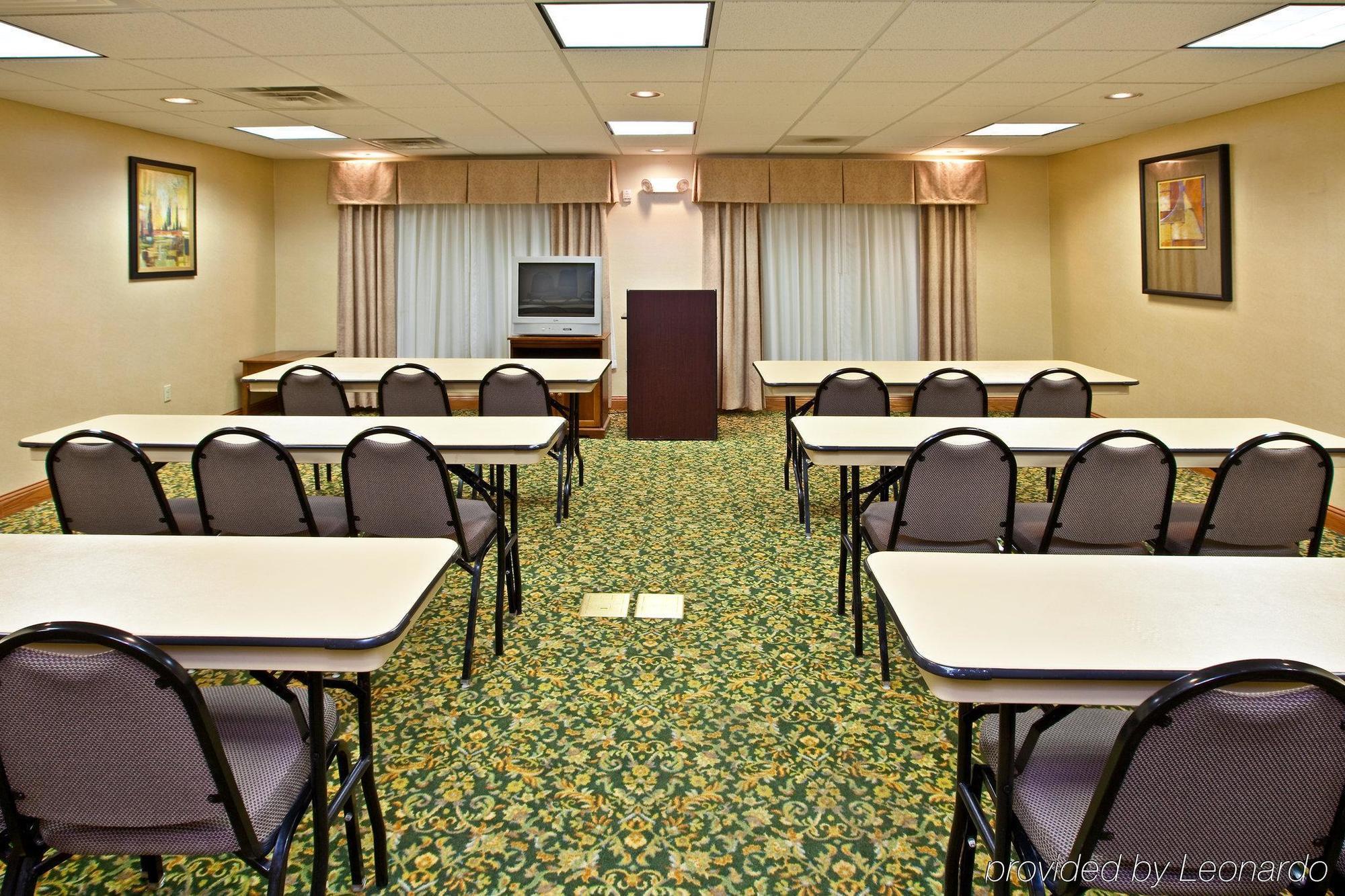 Holiday Inn Express & Suites Logan, An Ihg Hotel Servizi foto