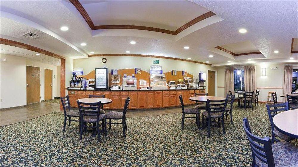 Holiday Inn Express & Suites Logan, An Ihg Hotel Esterno foto