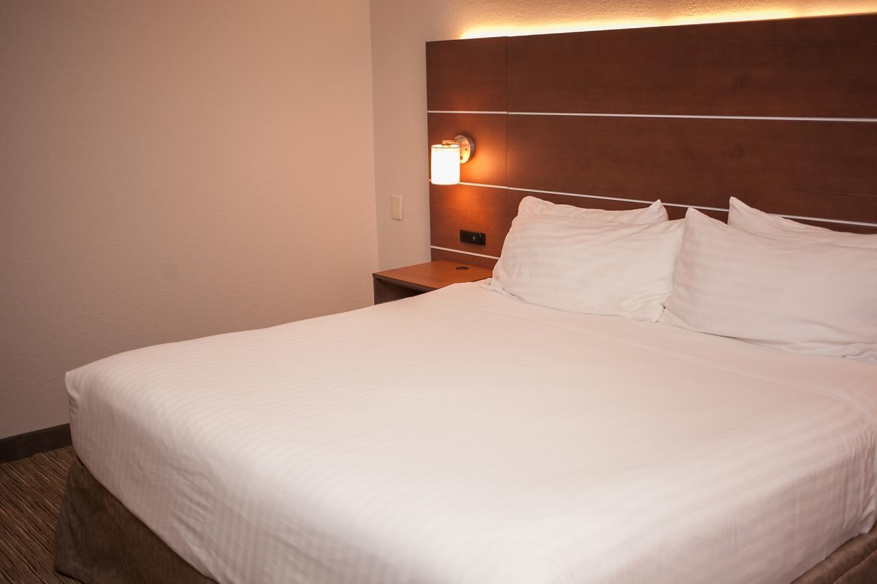 Holiday Inn Express & Suites Logan, An Ihg Hotel Esterno foto