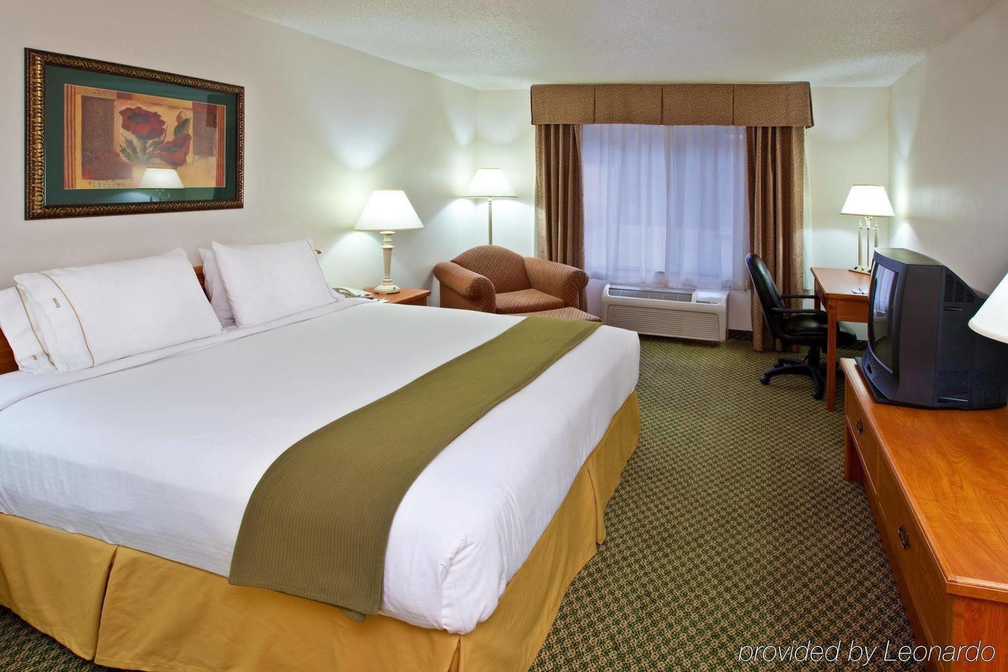 Holiday Inn Express & Suites Logan, An Ihg Hotel Esterno foto