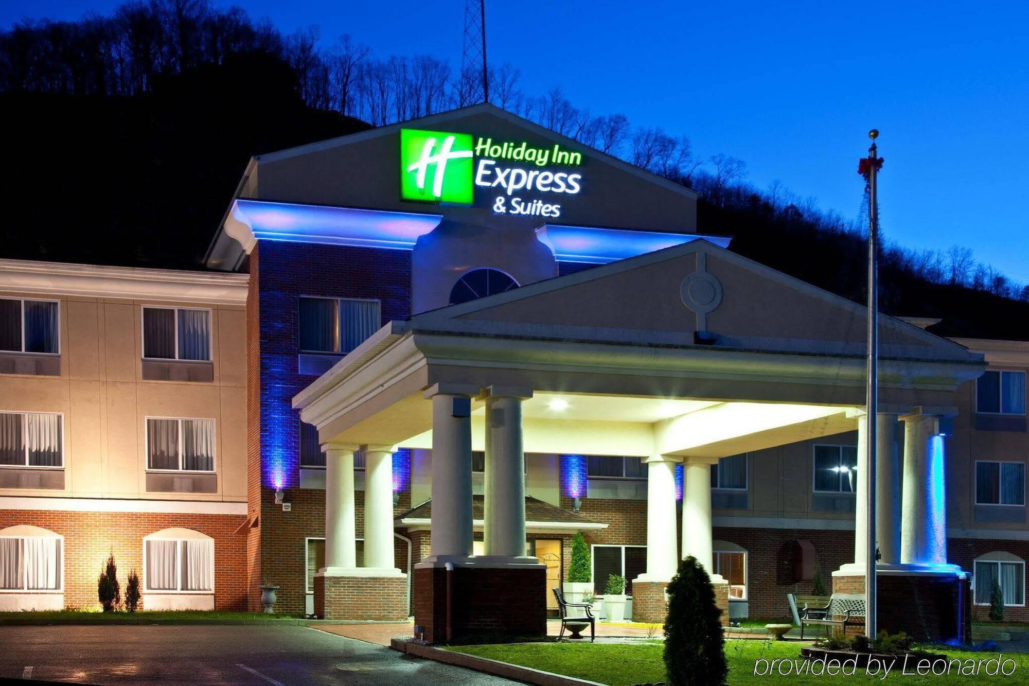 Holiday Inn Express & Suites Logan, An Ihg Hotel Esterno foto
