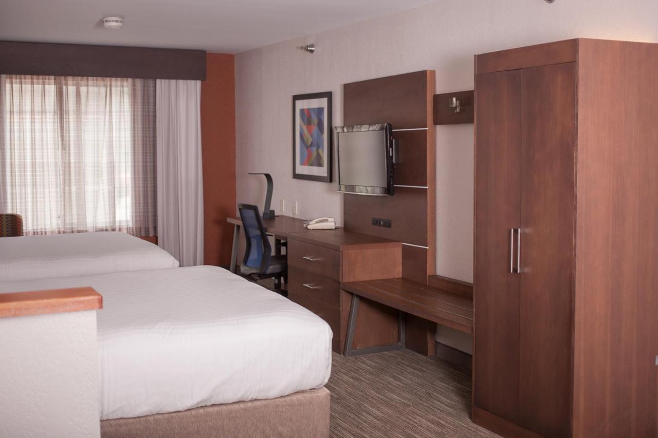 Holiday Inn Express & Suites Logan, An Ihg Hotel Esterno foto