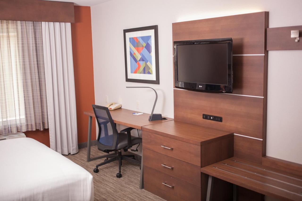 Holiday Inn Express & Suites Logan, An Ihg Hotel Esterno foto