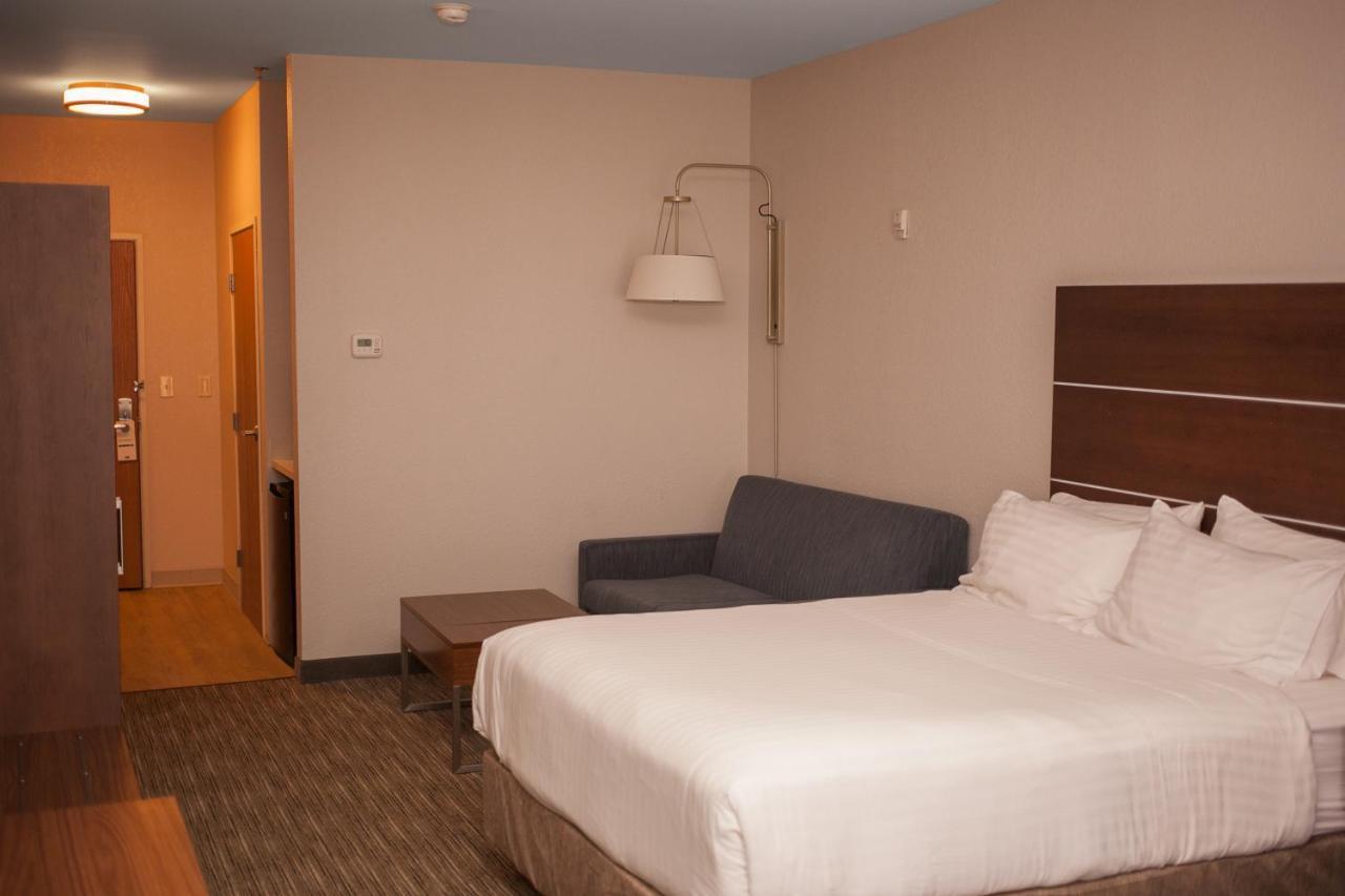 Holiday Inn Express & Suites Logan, An Ihg Hotel Esterno foto