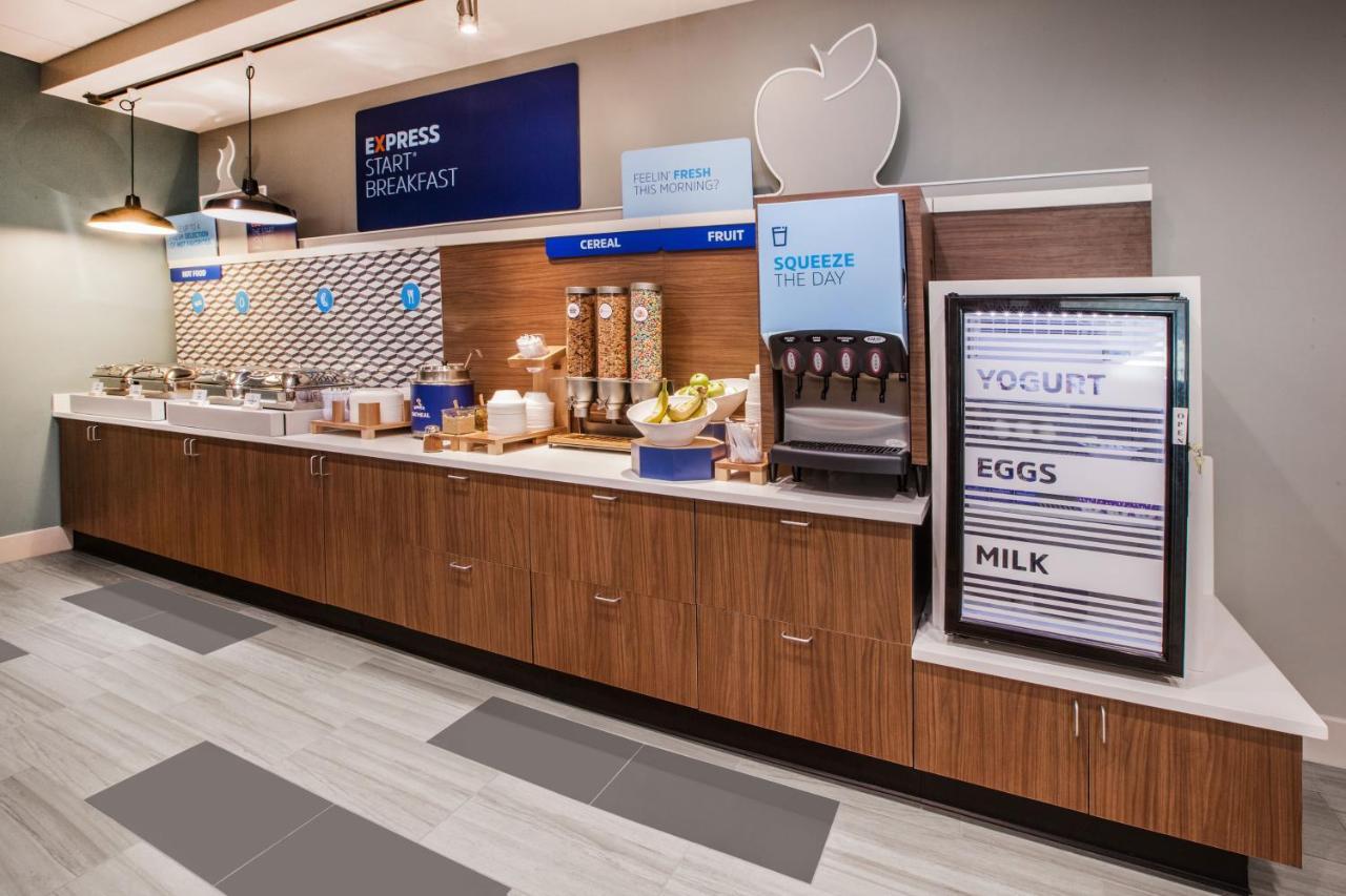 Holiday Inn Express & Suites Logan, An Ihg Hotel Esterno foto