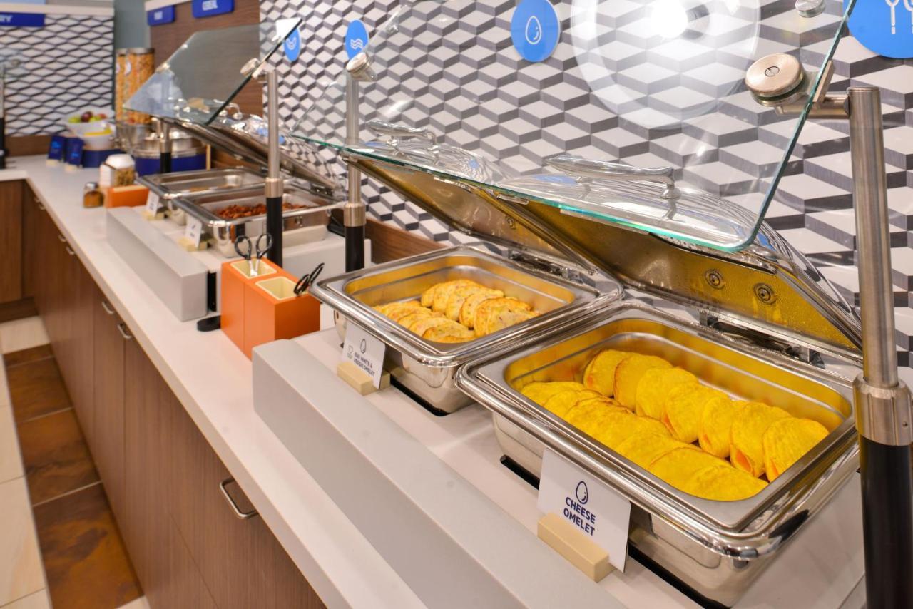 Holiday Inn Express & Suites Logan, An Ihg Hotel Esterno foto